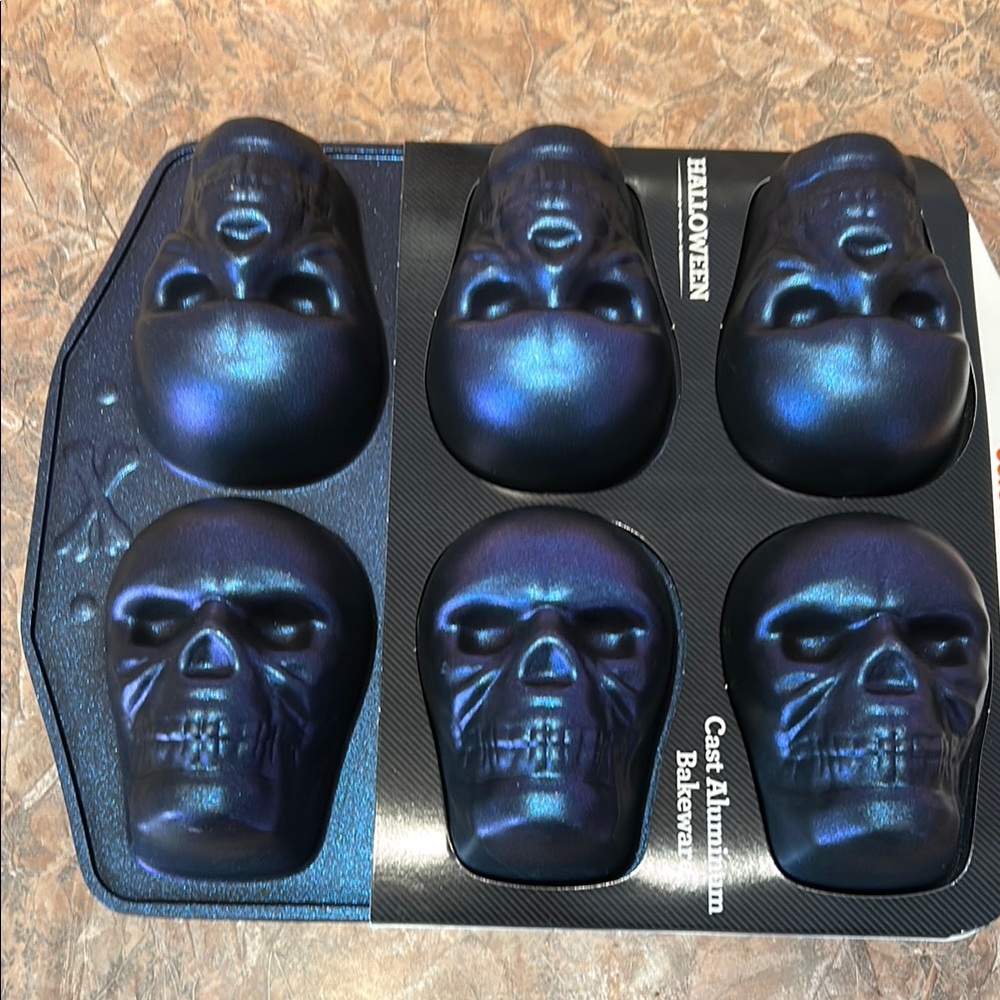 Halloween Cast Aluminum Skull Cakelet Pan